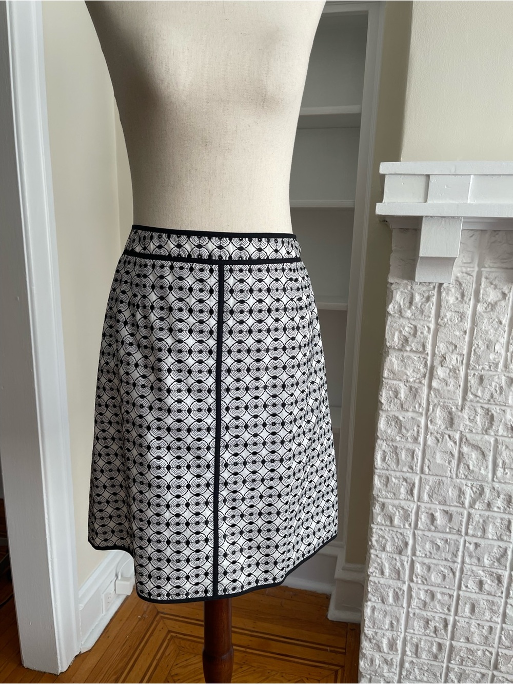 Talbots (8) 100% Cotton Black and White Geometric A-Line Skirt
